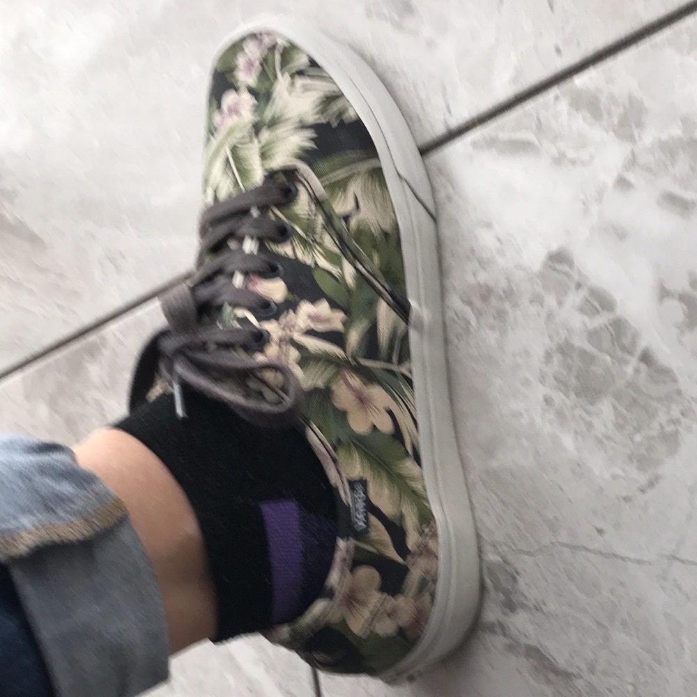 VANS Off The Wall Women Low Top Hawaiian Floral Sneakers | 9.5 - Picture 1 of 14